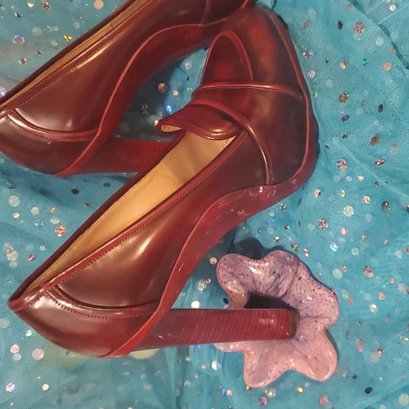 Salvatore Ferragamo Heels Shade of Red - Picture 5 of 15